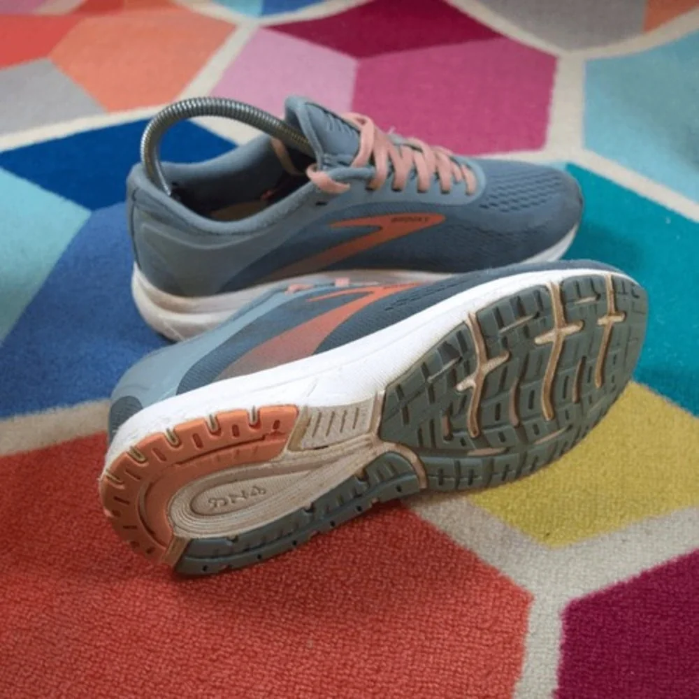 Brooks Womens Transmit 2 Running Shoe‎ Size 7